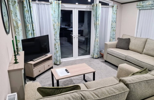 Woodhall Spa Cabin | Heather William Lodge in Woodhall Spa. Perfect for Couples, Families, and Pets!
