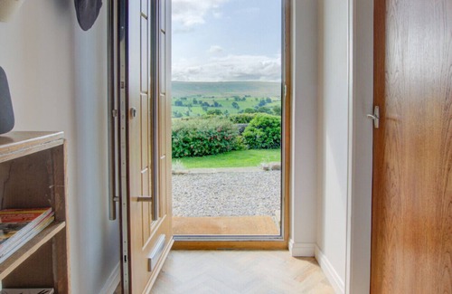 Leyburn House | Heathlands - Two Bedroom House, Sleeps 4