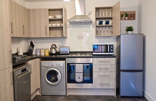 George Green Apartment | Heathrow Heights Serviced Apt-FREE Secured Parking
