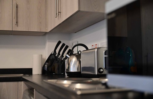 George Green Apartment | Heathrow Heights Serviced Apt-FREE Secured Parking