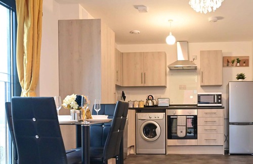 George Green Apartment | Heathrow Heights Serviced Apt-FREE Secured Parking