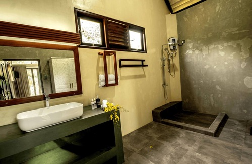 Yattapatha House | Heaven By The Lake: Luxury Villa Estate Beside the Lake in Galle, Sri Lanka
