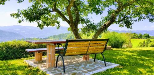 Dolenje Brdo Apartment | Heaven Can Wait Country Retreat