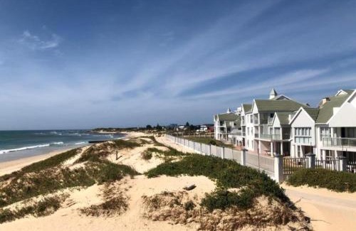 Pollok Beach Apartment | Heaven on the beach @ Summerseas