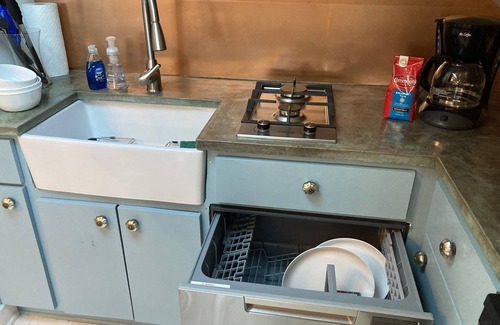 Broadmoor Apartment | Heavenly Attic suite. Uptown near Universities. Minutes to French Quarter