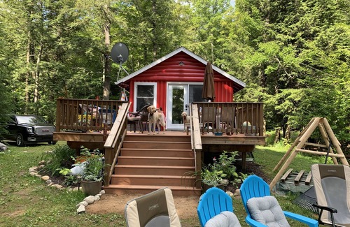 Crandon Cabin | Heavenly Hemlocks Quaint Cabin on Lake Lucerne