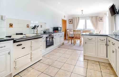 Southerndown House | Heavenly View - Three Bedroom House, Sleeps 6