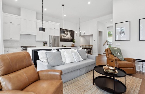 Palmetto House | Heavens Dew - Beautiful 3-bedroom townhome w/gameroom in the Serenbe Community