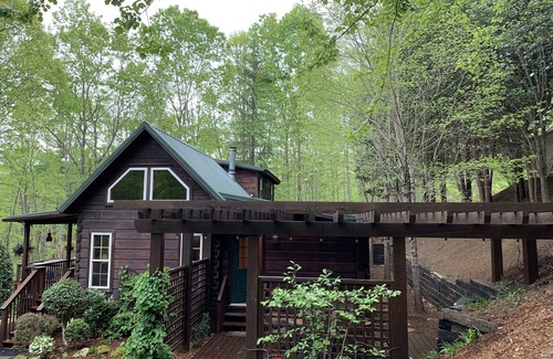 Moravian Falls Cabin | Heaven’s Door Mountain Retreat with Hot Tub