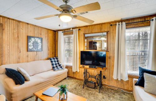 Wilburn House | Heber Springs Cabin with Deck 3 Mi to Sugarloaf Mtn