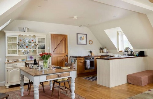 Temple Guiting Cottage | Hectors Loft - Tranquil Spacious Cotswold Hideaway