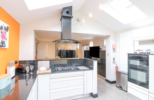 Barrowby House | HEDGEFIELD HOUSE, pet friendly, with pool in Barrowby