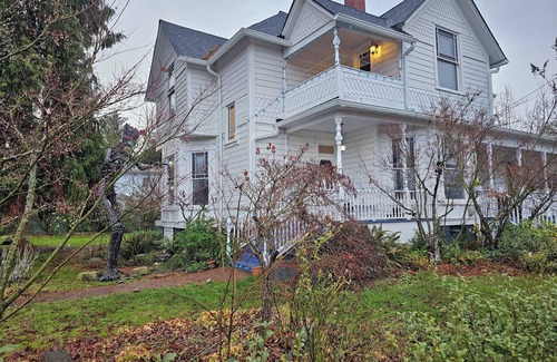 Independence Apartment | Hedges House - Upstairs