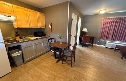 Brewster Hotel | Heidi's Inn
