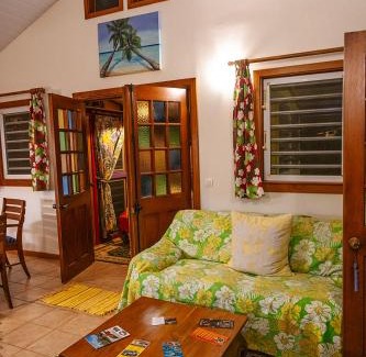 Ha'apiti House | Heimanarii's Lodge - Fare Opuhi
