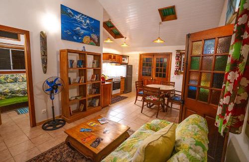 Ha'apiti House | Heimanarii's Lodge - Fare Opuhi