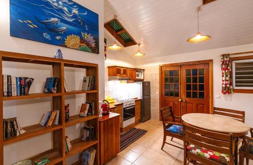 Ha'apiti House | Heimanarii's Lodge - Fare Opuhi