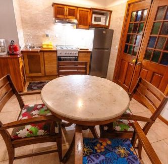 Ha'apiti House | Heimanarii's Lodge - Fare Opuhi