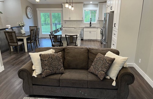 Rigby House | Heise Hot Springs Gathering Place sleeps 30+ w/Hot tub