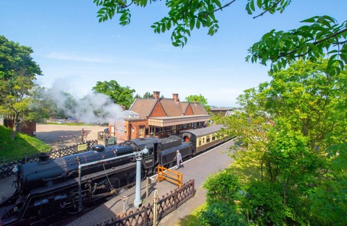 Weybourne House | Helgon Lodge - Three Bedroom House, Sleeps 6