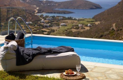 Kato Fellos House | Heliades Villas Suite with private pool