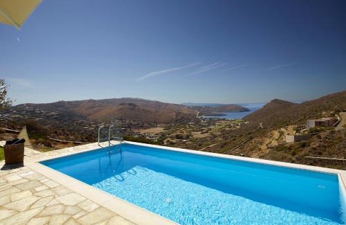 Kato Fellos House | Heliades Villas Suite with private pool