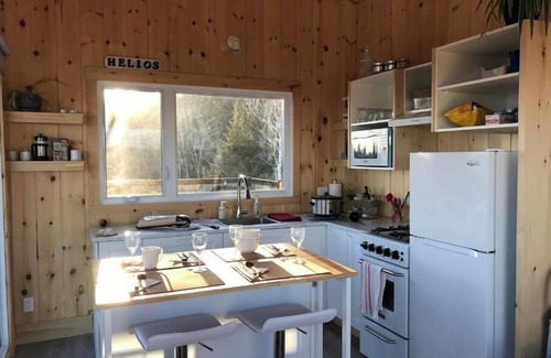 Lac Beauport Ski Chalet | HELIOS - Micro-chalet at Maelström (CITQ#304336)