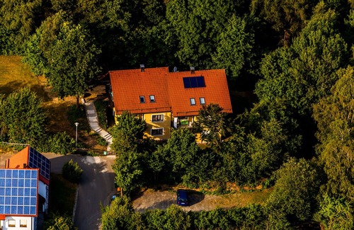Seebarn Apartment | Helle Ferienwohnung für bis zu Vier Personen mit Balkon