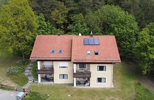 Seebarn Apartment | Helle Ferienwohnung für bis zu Vier Personen mit Balkon