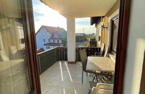 Seebarn Apartment | Helle Ferienwohnung für bis zu Vier Personen mit Balkon