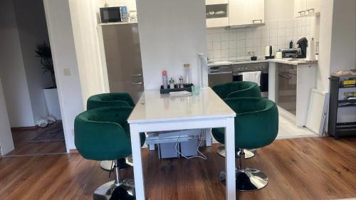 Bielefeld Apartment | Helle mit Balkon 5 Minuten zum Pool 60q central ,otopark ,Netflix