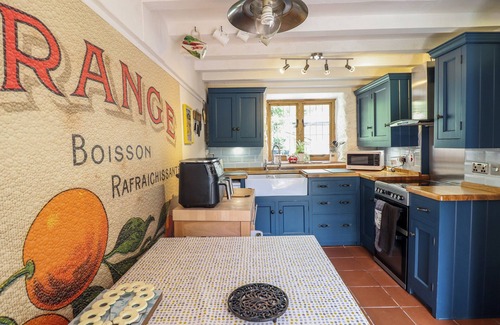 Fairbourne Cottage | HEN BOPTY, pet friendly, character holiday cottage in Fairbourne