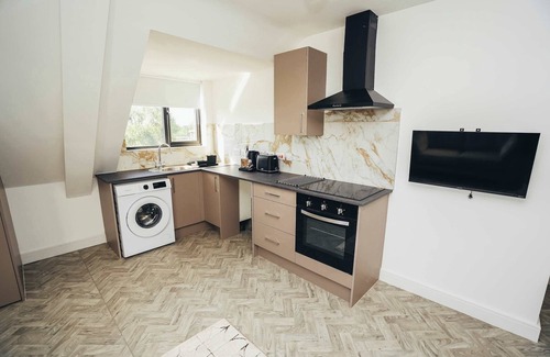 Barrow-on-Trent Apartment | Hen & Chickens Luxury Apt Free Parking | By DerBnB