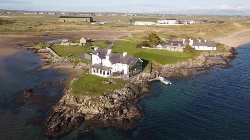 Caergeiliog House | Hen Cymyran