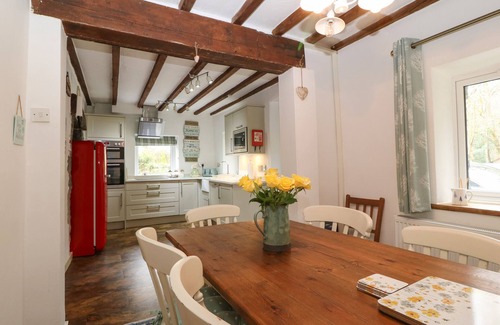 Llanrwst Cottage | HEN FELIN ISAF, pet friendly, character holiday cottage in Llanrwst