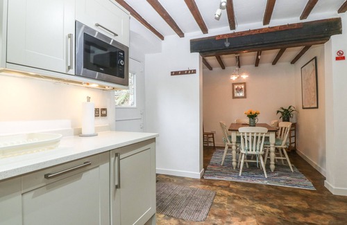 Llanrwst Cottage | HEN FELIN ISAF, pet friendly, character holiday cottage in Llanrwst