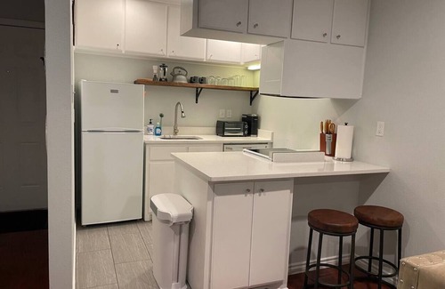 Knox - Henderson Apartment | Henderson Haven - 1 bedroom King Bed Private Patio