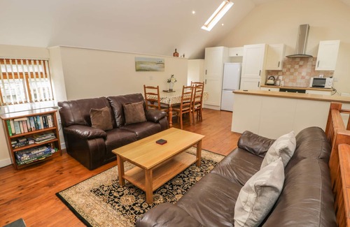 Fairbourne Cottage | HENDOLL COTTAGE 2, pet friendly, with open fire in Fairbourne