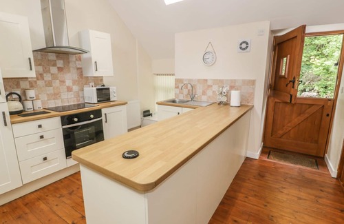 Fairbourne Cottage | HENDOLL COTTAGE 2, pet friendly, with open fire in Fairbourne