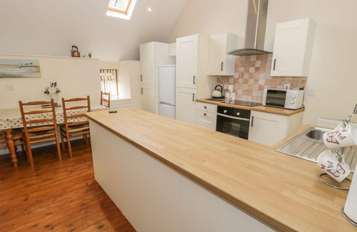 Fairbourne Cottage | HENDOLL COTTAGE 2, pet friendly, with open fire in Fairbourne