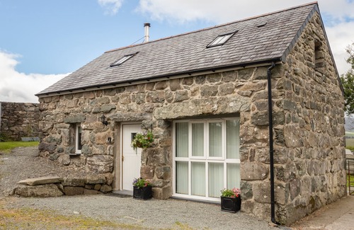 Bronaber Cottage | HENDRE COTTAGE, family friendly, with open fire in Trawsfynydd
