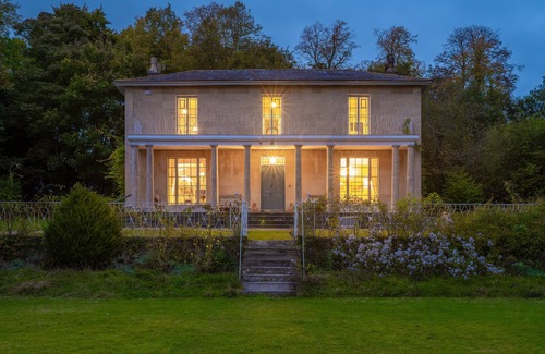 Shrewton House | Henge Estate: 9-10 bedroom Manor House near Stonehenge; (sleeps 5 to 24 people)