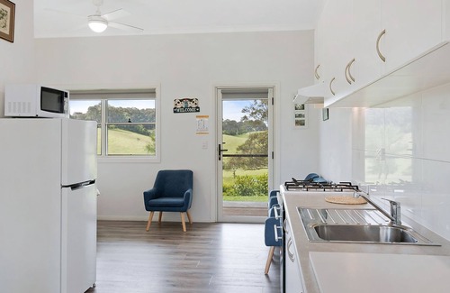 Central Tilba Cabin | Henkley Cottage 1 - Isaiah