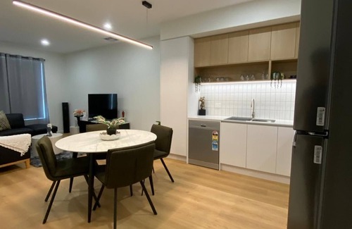 Henley Beach South House | HENLEY BEACH:WHERE RELAXATION MEETS ADVENTURE BY THE SEA-NEAR AIRPORT