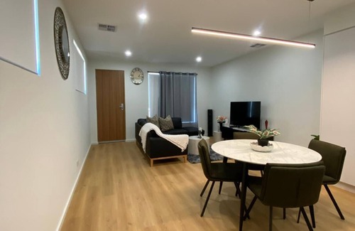 Henley Beach South House | HENLEY BEACH:WHERE RELAXATION MEETS ADVENTURE BY THE SEA-NEAR AIRPORT