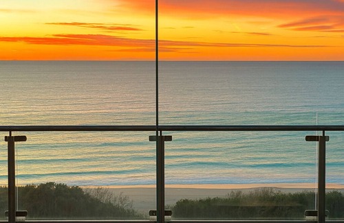 Henley Beach South House | Henley Beachfront Luxury Home With Private Pool, Spa And Sauna!