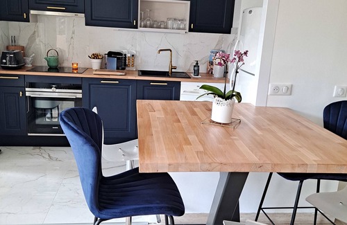 Prado - Republique Condo | HENRI CAMILLE REAL ESTATE -Beautiful one bedroom swimming pool and parking