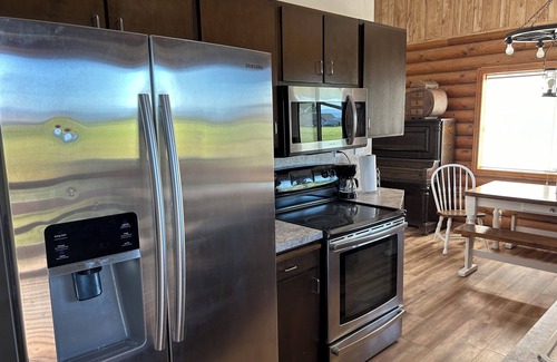 Roosevelt House | Henries Hideout, Newly Renovated Spacious 5-bedroom house in lovely Neola