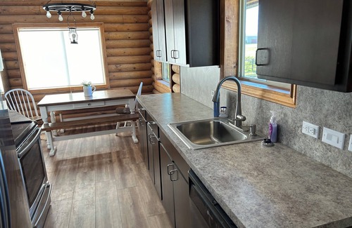 Roosevelt House | Henries Hideout, Newly Renovated Spacious 5-bedroom house in lovely Neola