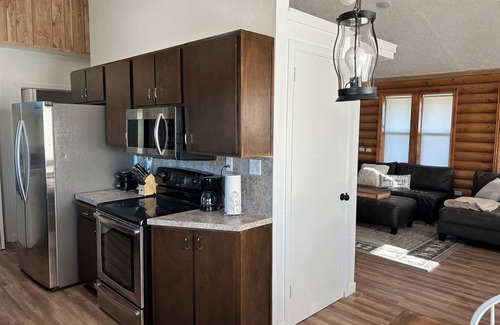 Roosevelt House | Henries Hideout, Newly Renovated Spacious 5-bedroom house in lovely Neola